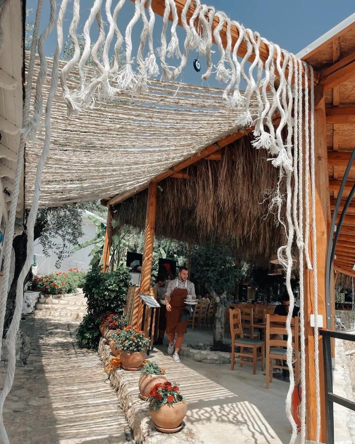 Alevra Hotel Dhermi Bagian luar foto