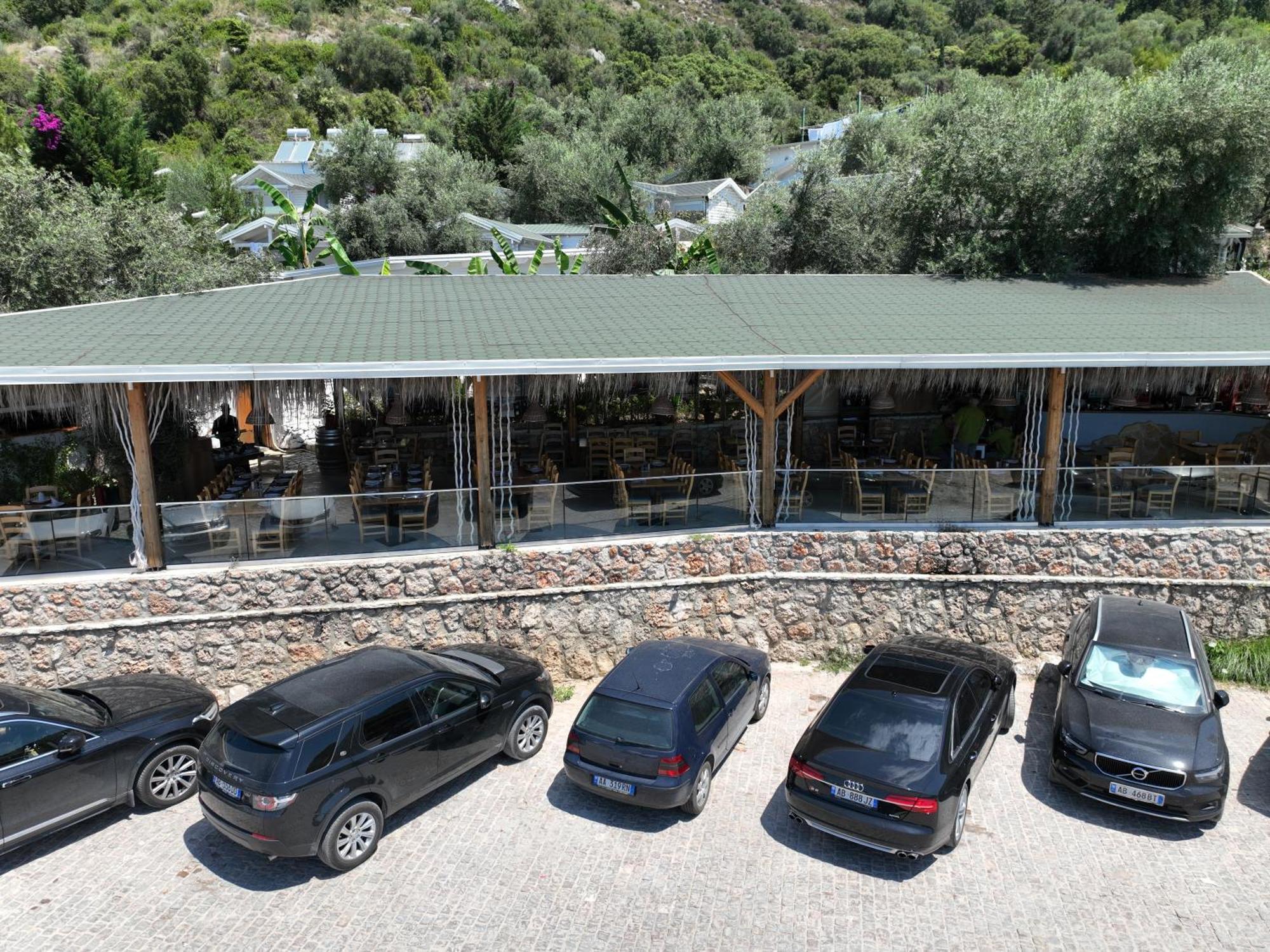 Alevra Hotel Dhermi Bagian luar foto