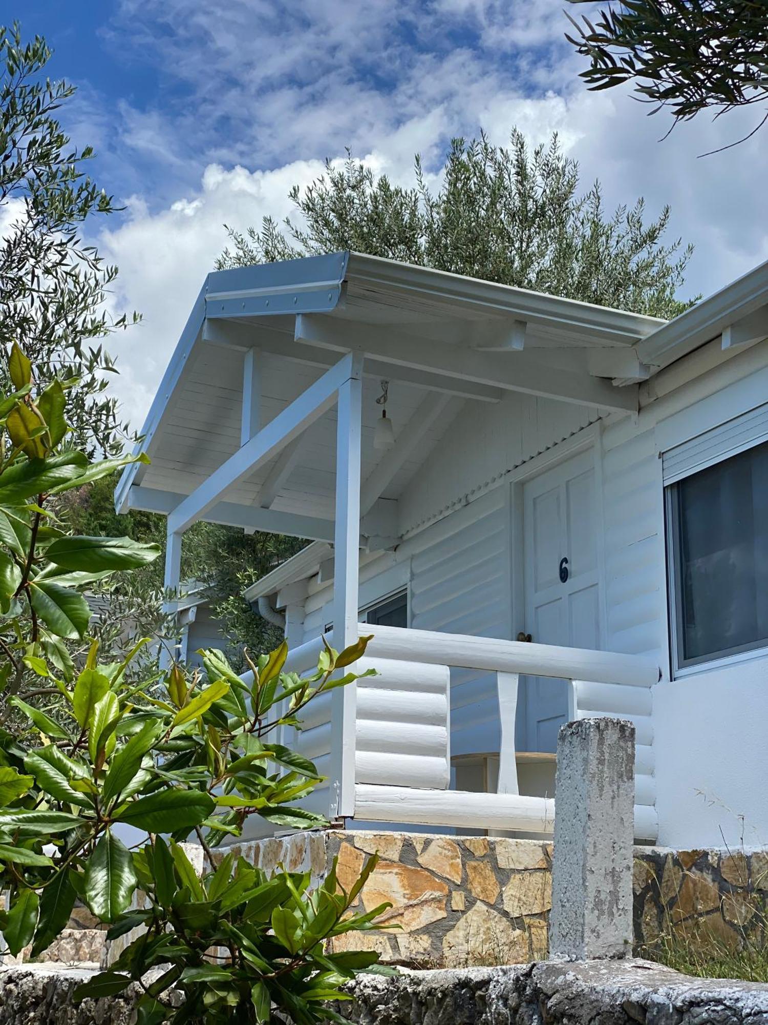 Alevra Hotel Dhermi Bagian luar foto