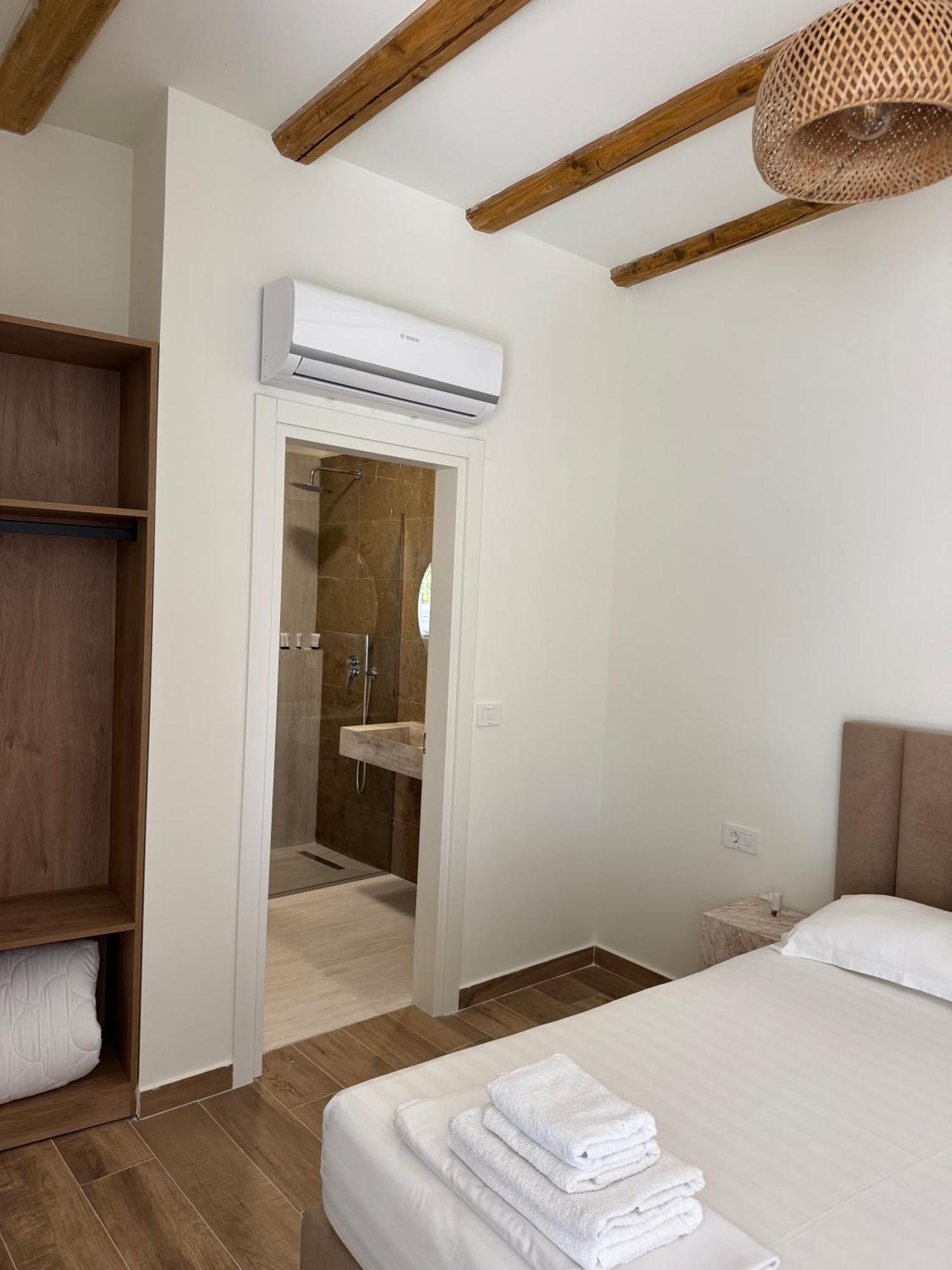 Alevra Hotel Dhermi Bagian luar foto