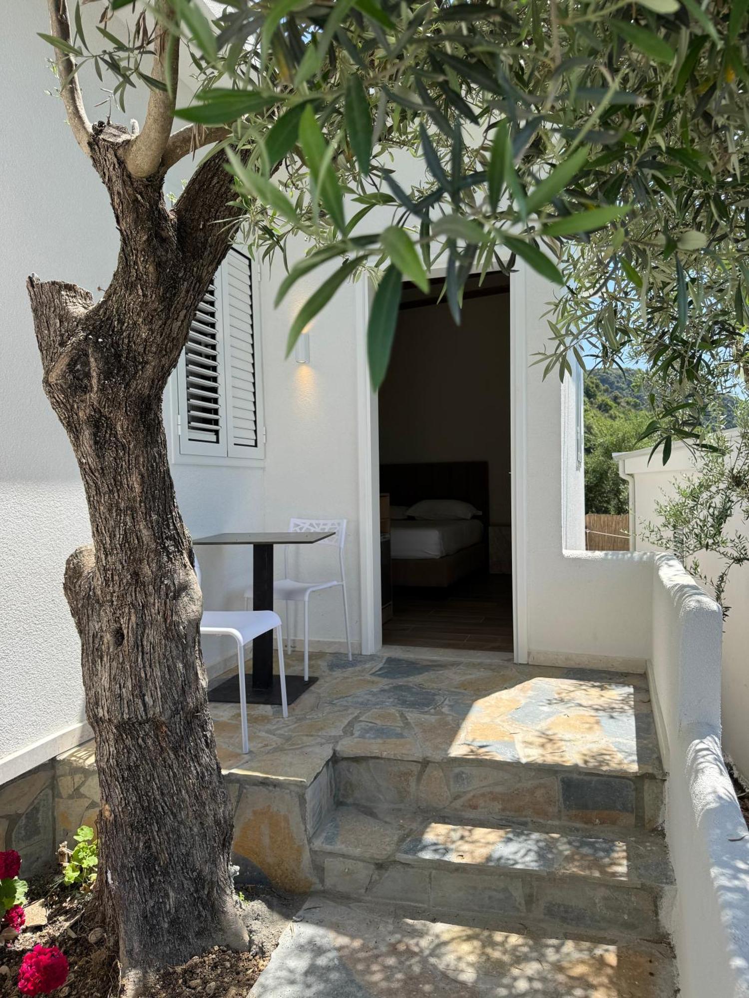 Alevra Hotel Dhermi Bagian luar foto
